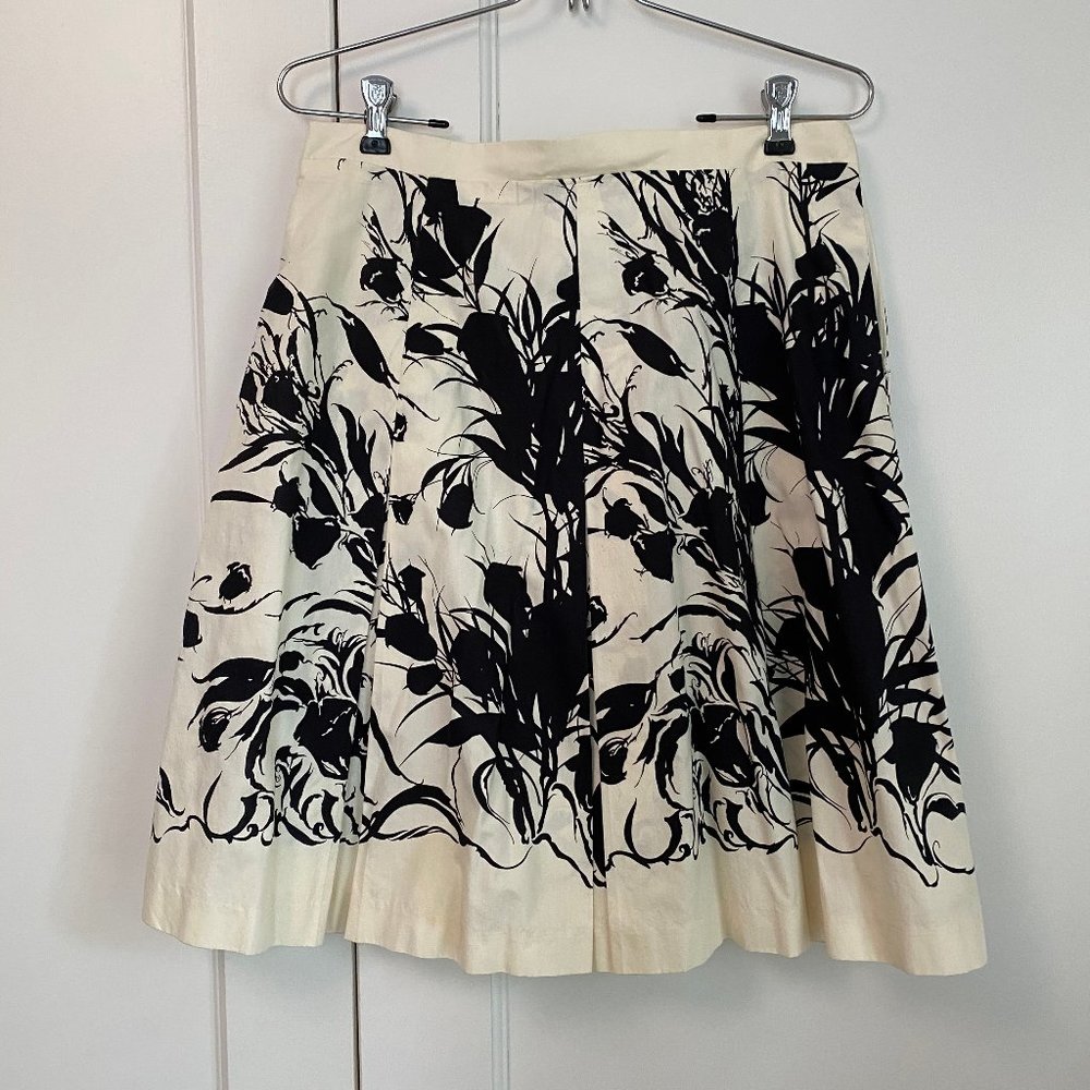 Wendy Hil off-white & black pleated skirt